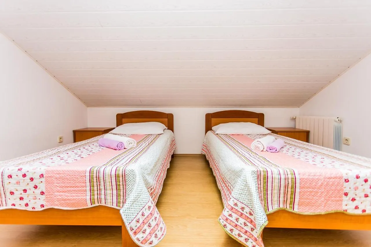 Appartement Guest House Lavanda 4 Njivice Croatie