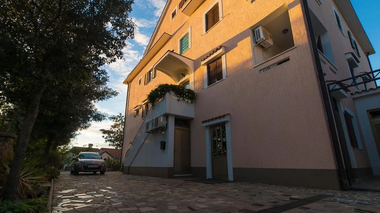 Guest House Lavanda 4 Njivice Appartement